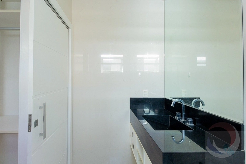 Casa para venda possui 728 metros quadrados com 7 quartos: 3ª foto da galeria de imagens do imóvel