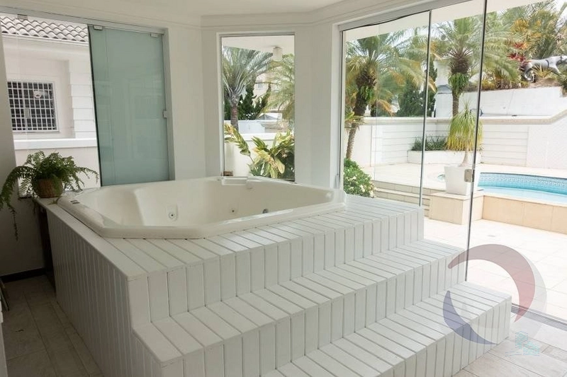 Casa de Luxo em Jurerê Internacional - Florianópolis: 3ª foto da galeria de imagens do imóvel