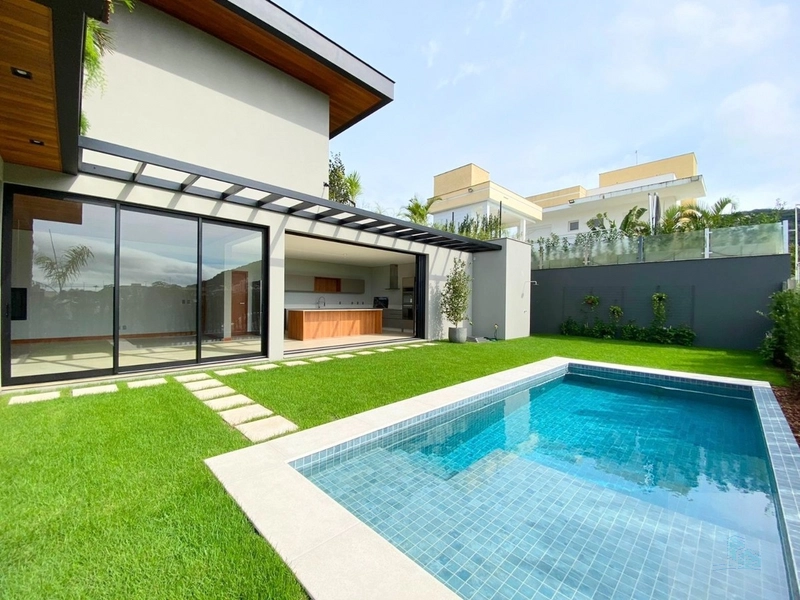Casa de luxo à venda em Lagoa Da Conceição, Florianópolis: 2ª foto da galeria de imagens do imóvel