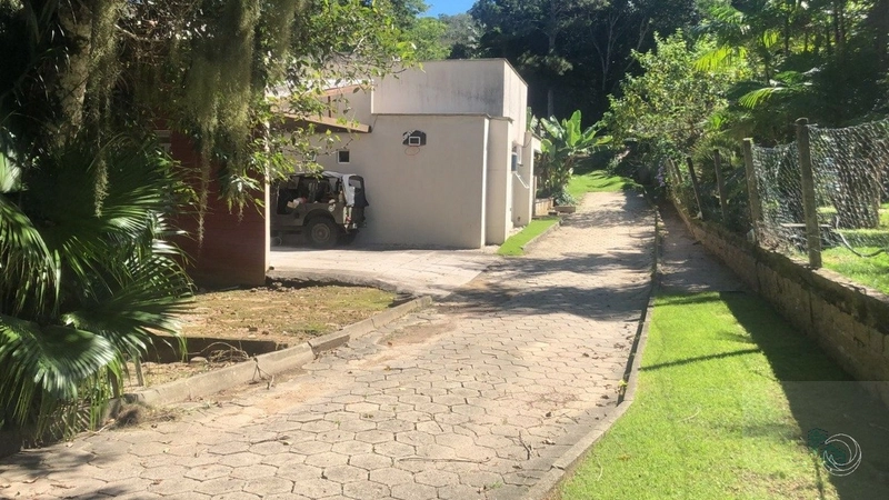 Terreno à venda em Florianópolis - Bairro Sambaqui: 3ª foto da galeria de imagens do imóvel