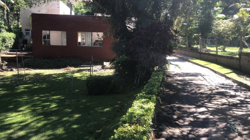 Terreno à venda em Florianópolis - Bairro Sambaqui: 4ª foto da galeria de imagens do imóvel