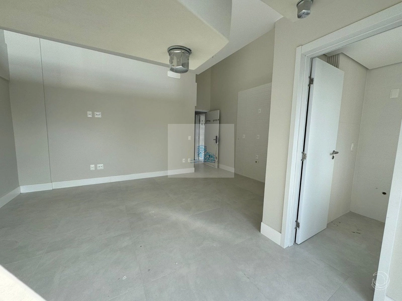 Duplex com 1 dorm com suíte no Centro: 3ª foto da galeria de imagens do imóvel