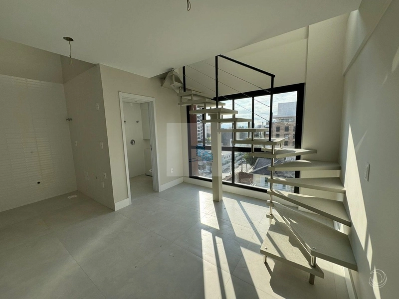 Duplex com 1 dorm com suíte no Centro: 9ª foto da galeria de imagens do imóvel