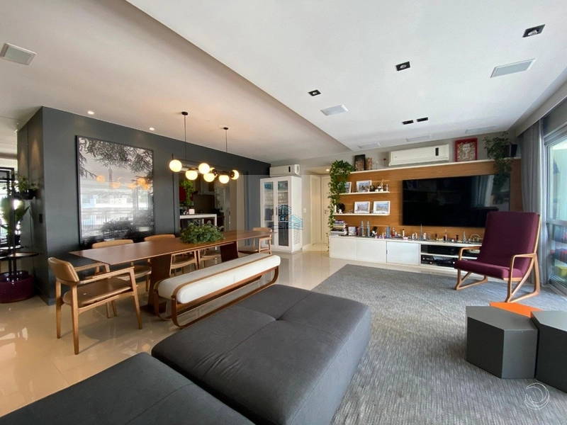 Apartamento com 3 dorms e 2 suítes no bairro Itacorubi: 1ª foto da galeria de imagens do imóvel
