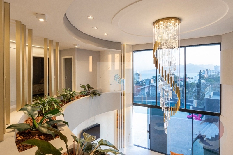 Casa Residencial a venda  de 5 dormitórios no bairro Itaguaçu