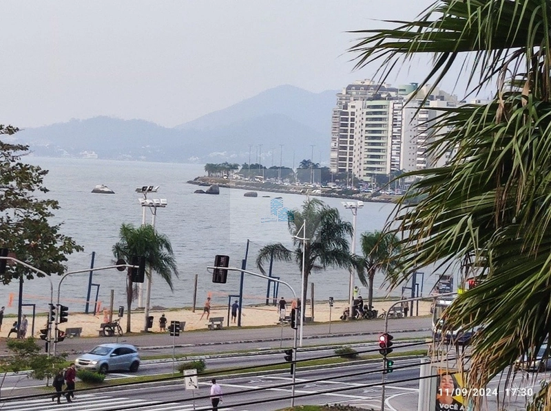 Apartamento com vista mar e 4 quartos no bairro Beira Mar: 9ª foto da galeria de imagens do imóvel