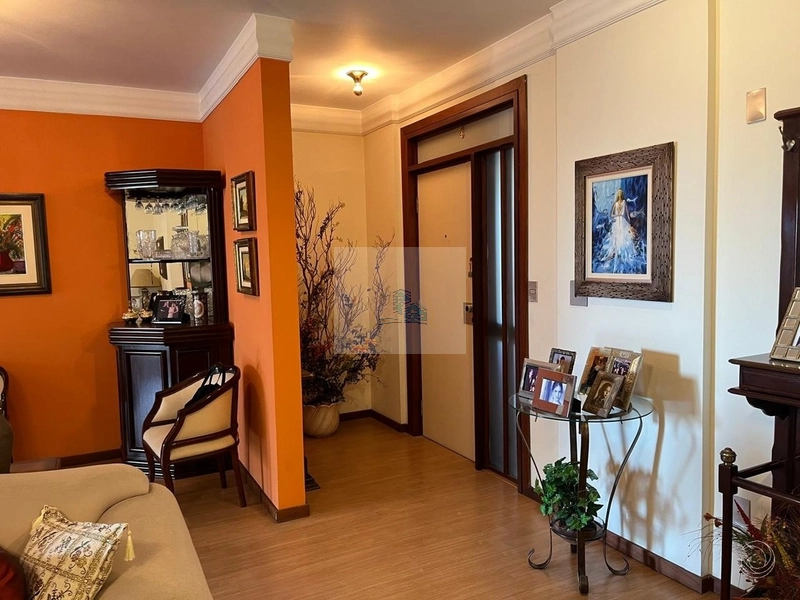 Apartamento de 4 dormitórios no Centro de Florianópolis: 3ª foto da galeria de imagens do imóvel