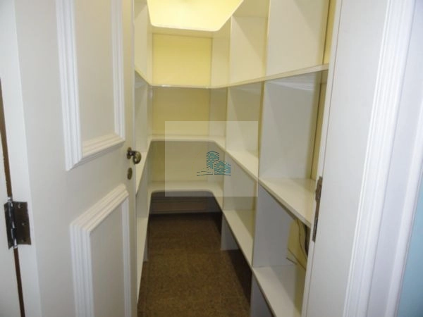 Apartamento de 6 dorms no bairro Agronômica vista mar: 17ª foto da galeria de imagens do imóvel