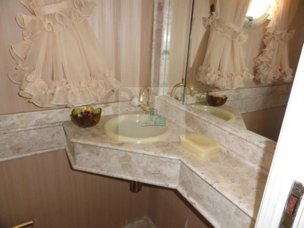 Apartamento de 6 dorms no bairro Agronômica vista mar: 15ª foto da galeria de imagens do imóvel