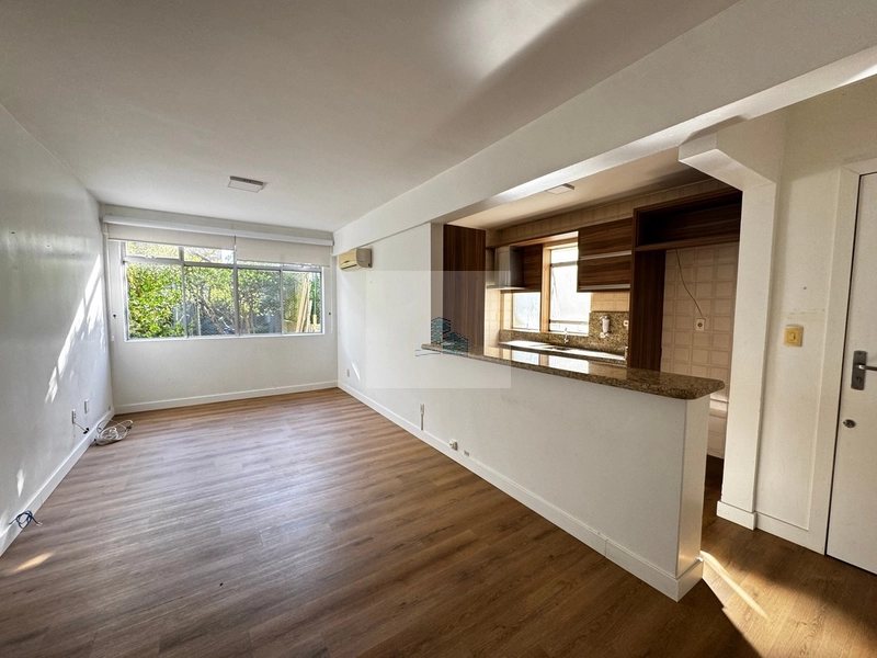 Apartamento de 2 quartos em Coqueiros, Florianópolis