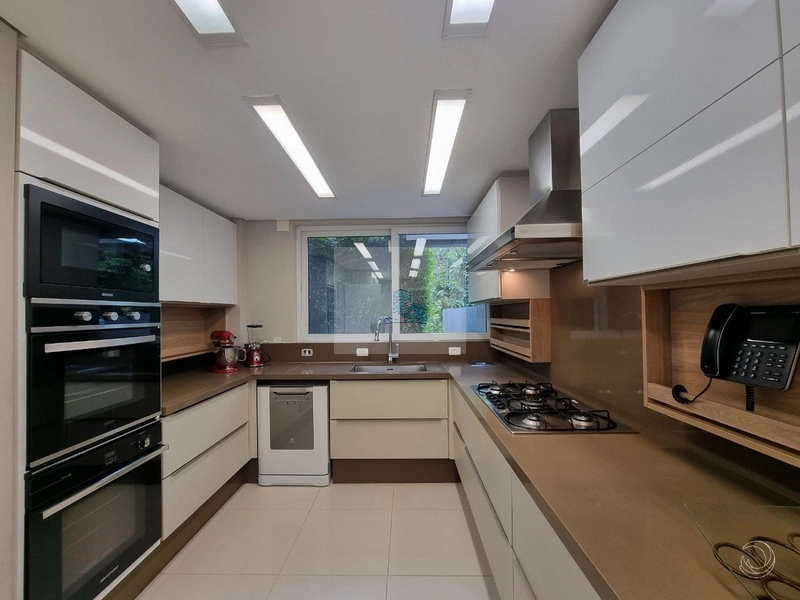 Casa Alto Padrão com 4 suítes em Cacupé: 9ª foto da galeria de imagens do imóvel
