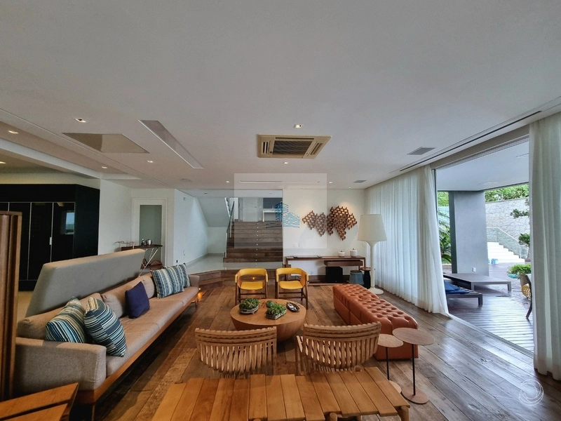Casa Alto Padrão com 4 suítes em Cacupé: 2ª foto da galeria de imagens do imóvel