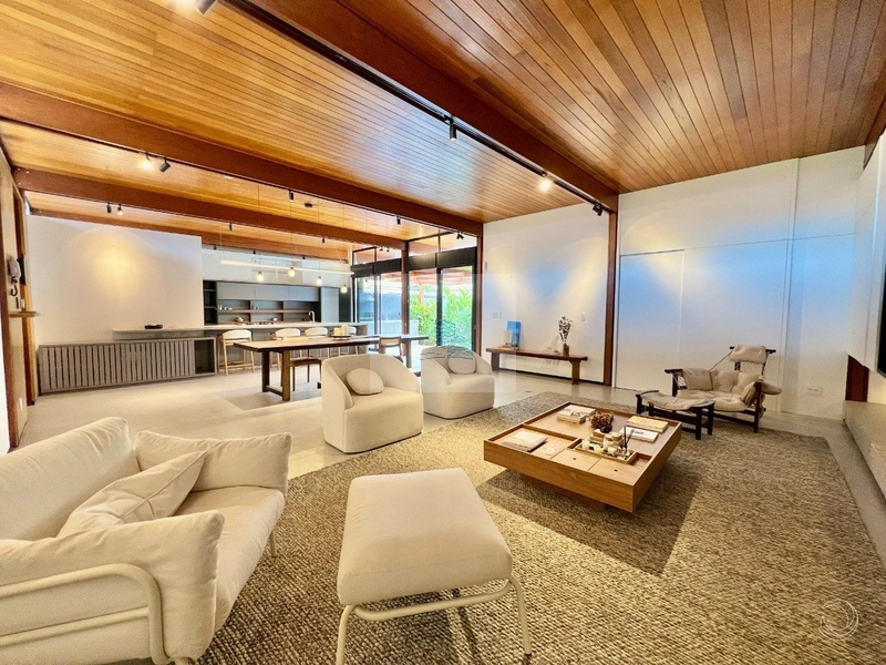 Casa com 3 quartos no Córrego Grande: 1ª foto da galeria de imagens do imóvel