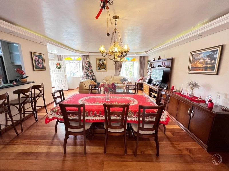 Casa Residencial de 5 quartos na Trindade: 4ª foto da galeria de imagens do imóvel