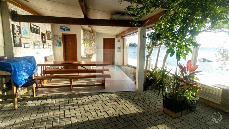 Casa com vista mar e 3 suítes em Cacupé: 38ª foto da galeria de imagens do imóvel