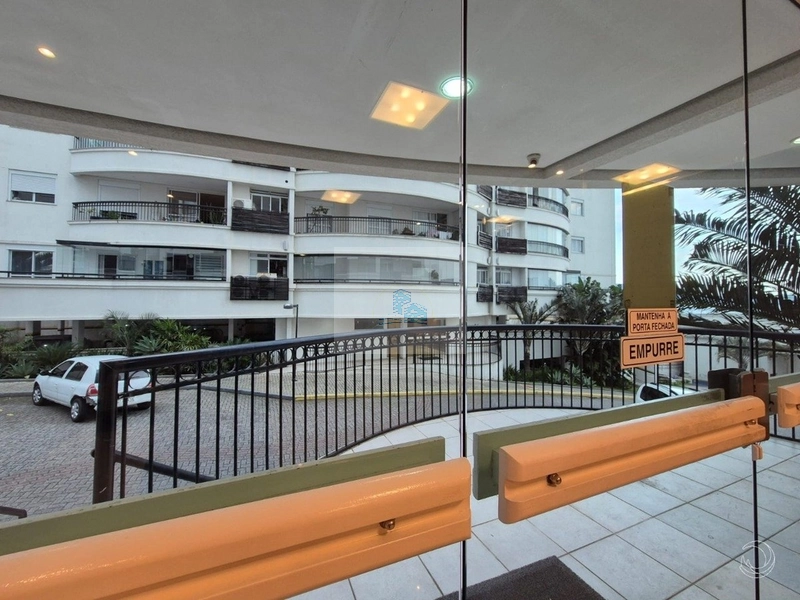 Apartamento com 2 suítes em Coqueiros: 15ª foto da galeria de imagens do imóvel