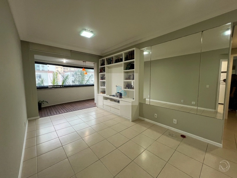 Apartamento com 2 suítes em Coqueiros: 3ª foto da galeria de imagens do imóvel
