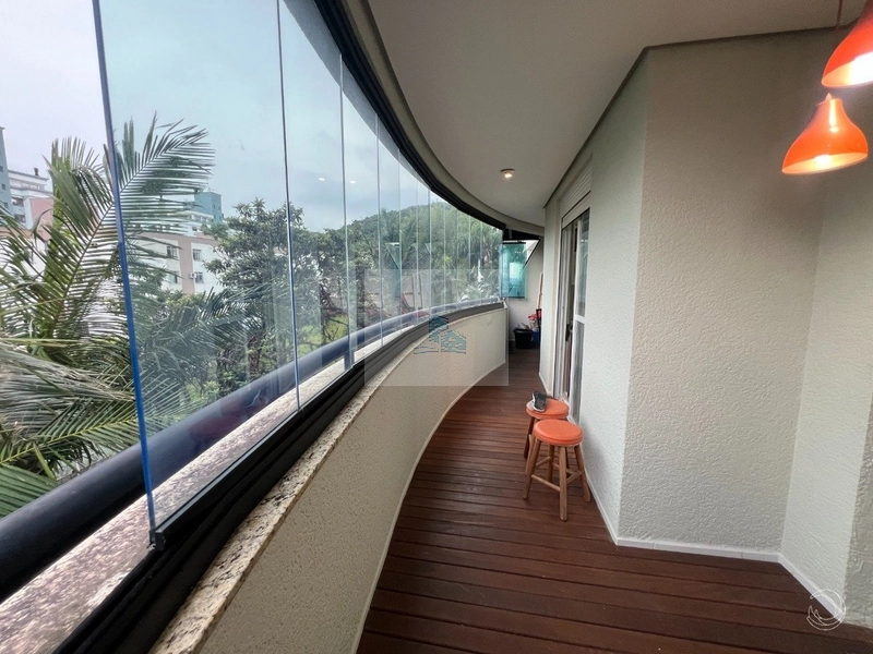 Apartamento com 2 suítes em Coqueiros: 1ª foto da galeria de imagens do imóvel