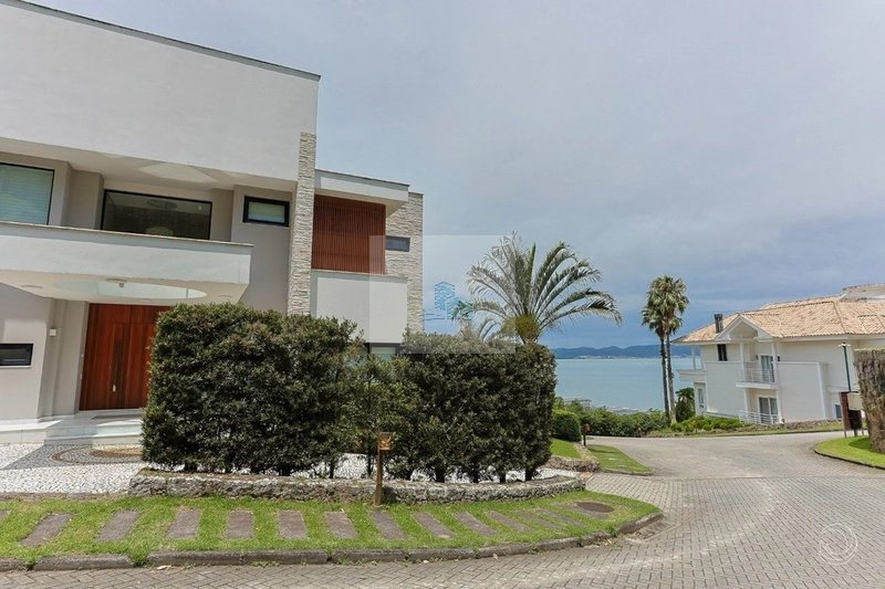 Casa em condomínio fechado com 5 suítes em Cacupé: 40ª foto da galeria de imagens do imóvel
