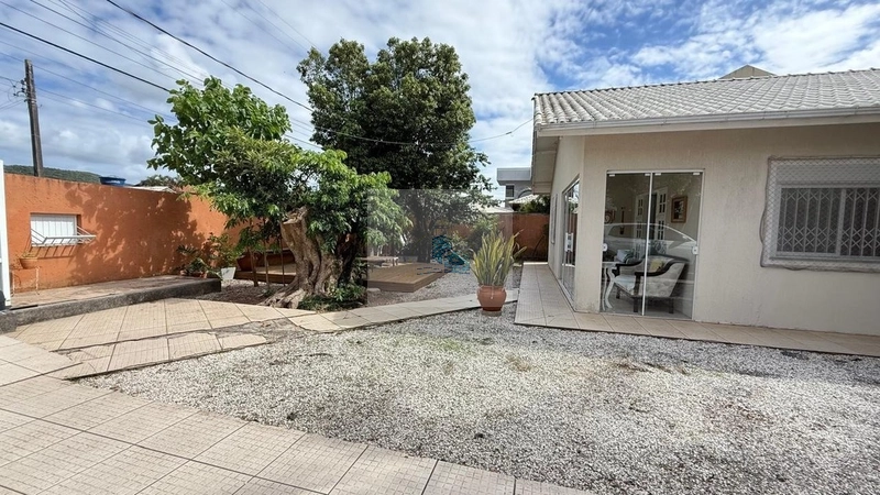 Casa residencial com 3 quartos em Sambaqui: 12ª foto da galeria de imagens do imóvel