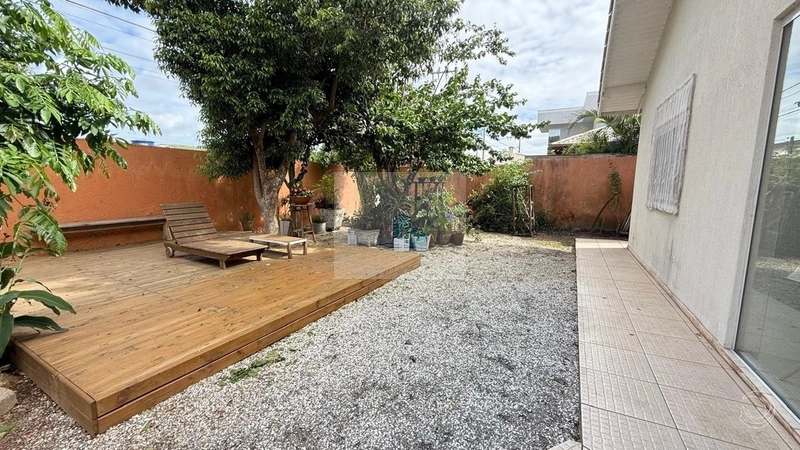 Casa residencial com 3 quartos em Sambaqui: 18ª foto da galeria de imagens do imóvel
