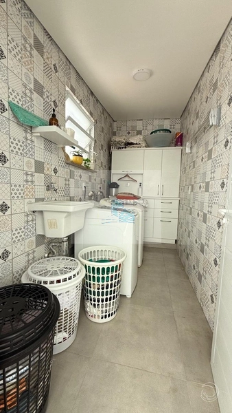 Casa residencial com 3 quartos em Sambaqui: 26ª foto da galeria de imagens do imóvel