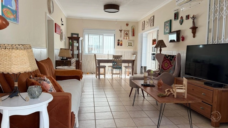 Casa residencial com 3 quartos em Sambaqui: 4ª foto da galeria de imagens do imóvel