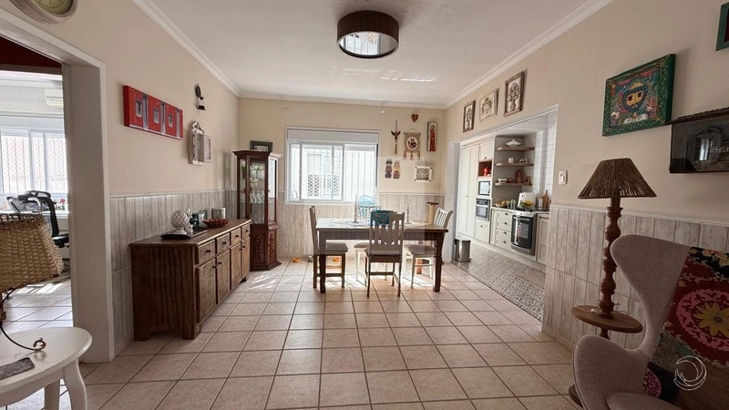 Casa residencial com 3 quartos em Sambaqui: 1ª foto da galeria de imagens do imóvel