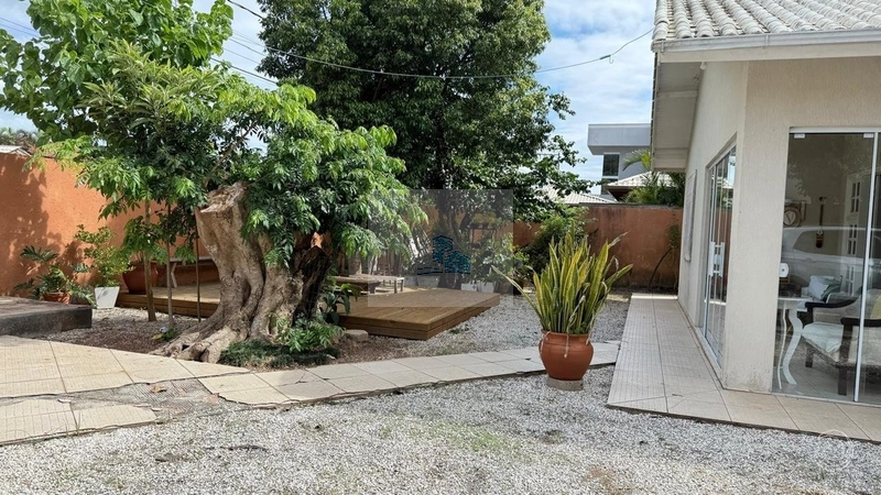 Casa residencial com 3 quartos em Sambaqui: 11ª foto da galeria de imagens do imóvel