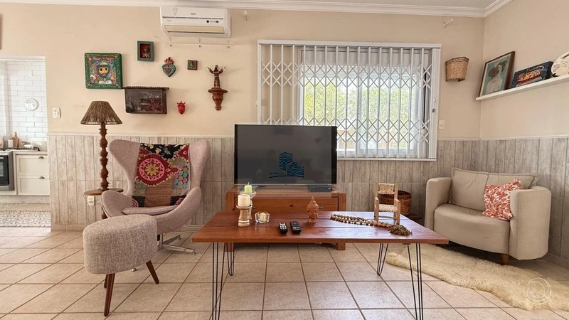 Casa residencial com 3 quartos em Sambaqui: 7ª foto da galeria de imagens do imóvel