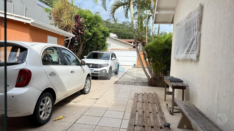 Casa residencial com 3 quartos em Sambaqui: 10ª foto da galeria de imagens do imóvel