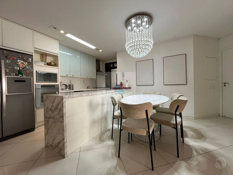Apartamento com 4 quartos no Centro de Florianópolis: 1ª foto da galeria de imagens do imóvel