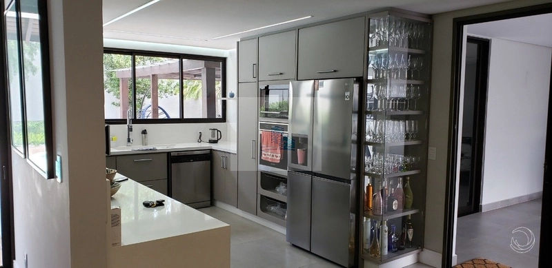 Casa com 4 suítes em Balneário, Florianópolis: 4ª foto da galeria de imagens do imóvel