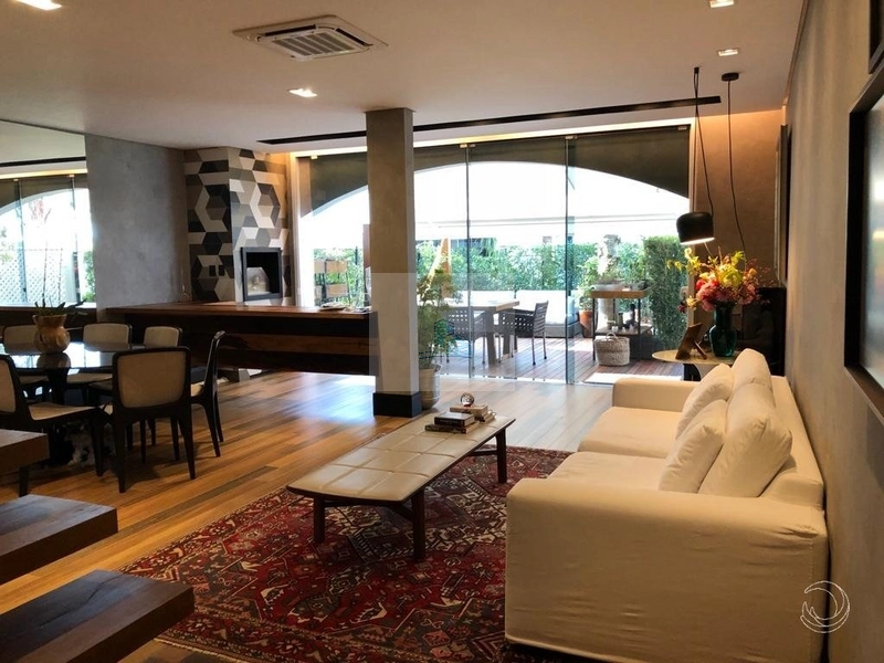 Casa com 3 suítes na Lagoa da Conceição: 3ª foto da galeria de imagens do imóvel