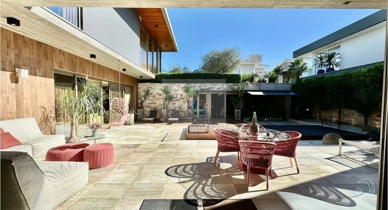 Casa Alto Padrão com 4 suítes em Cacupé: 4ª foto da galeria de imagens do imóvel