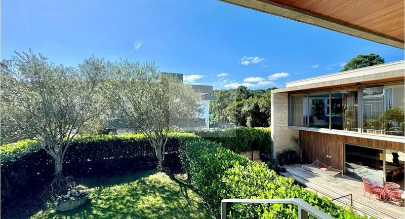 Casa Alto Padrão com 4 suítes em Cacupé: 5ª foto da galeria de imagens do imóvel