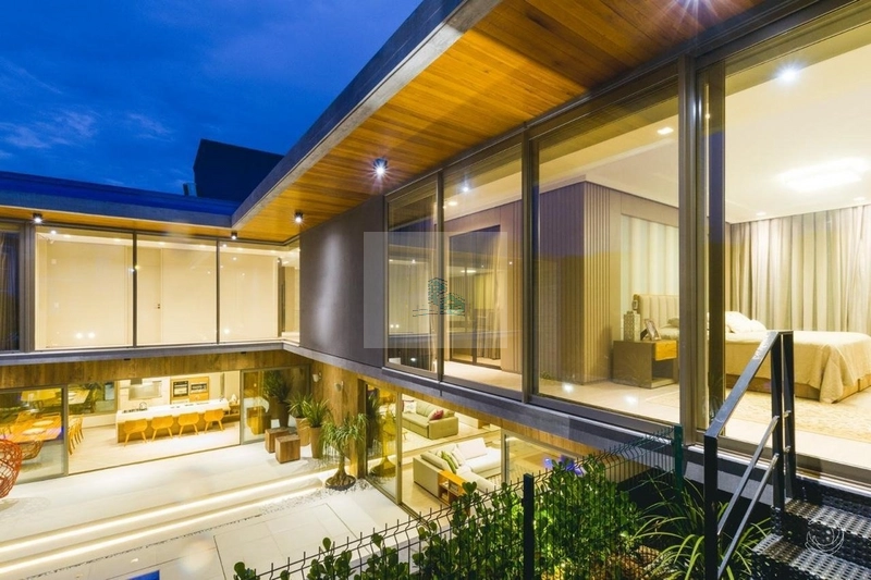 Casa Alto Padrão com 4 suítes em Cacupé: 15ª foto da galeria de imagens do imóvel