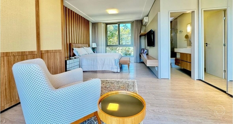 Casa Alto Padrão com 4 suítes em Cacupé: 1ª foto da galeria de imagens do imóvel
