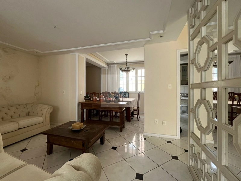 Excelente casa com 4 quartos no Centro - Florianópolis: 3ª foto da galeria de imagens do imóvel