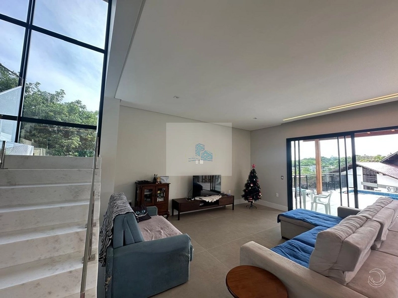 Casa Resdencial de 332m² com4 quartos em Cacupé: 16ª foto da galeria de imagens do imóvel