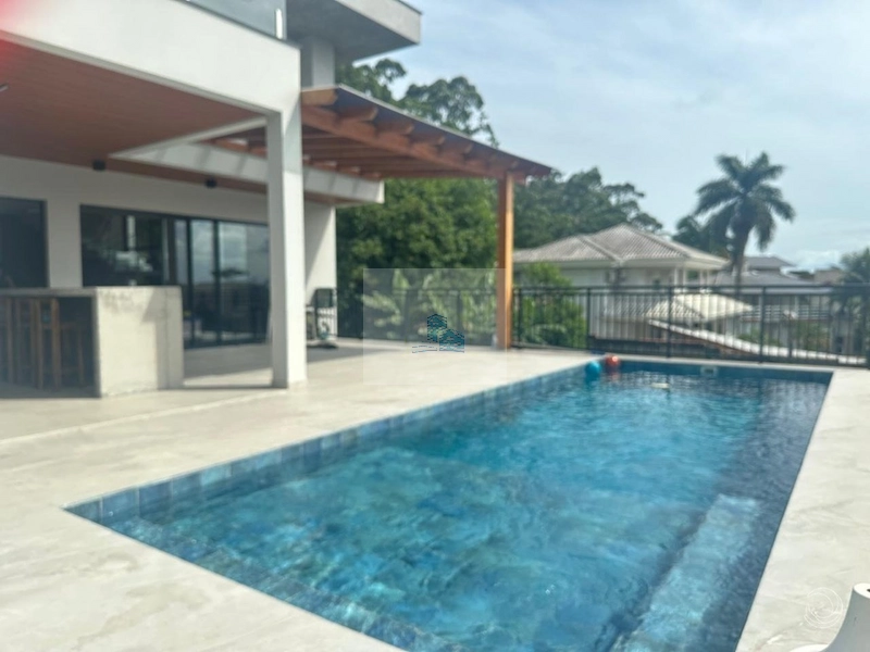 Casa Resdencial de 332m² com4 quartos em Cacupé: 1ª foto da galeria de imagens do imóvel