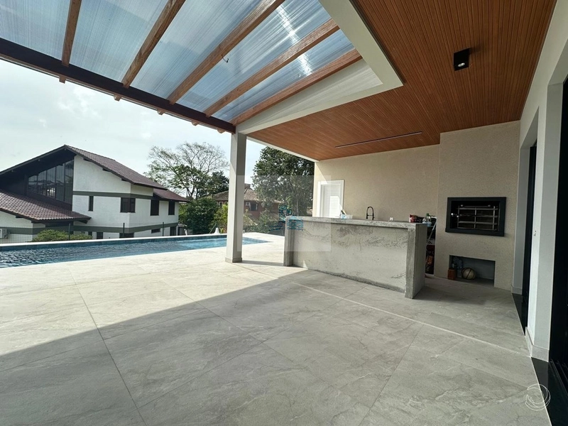 Casa Resdencial de 332m² com4 quartos em Cacupé: 7ª foto da galeria de imagens do imóvel