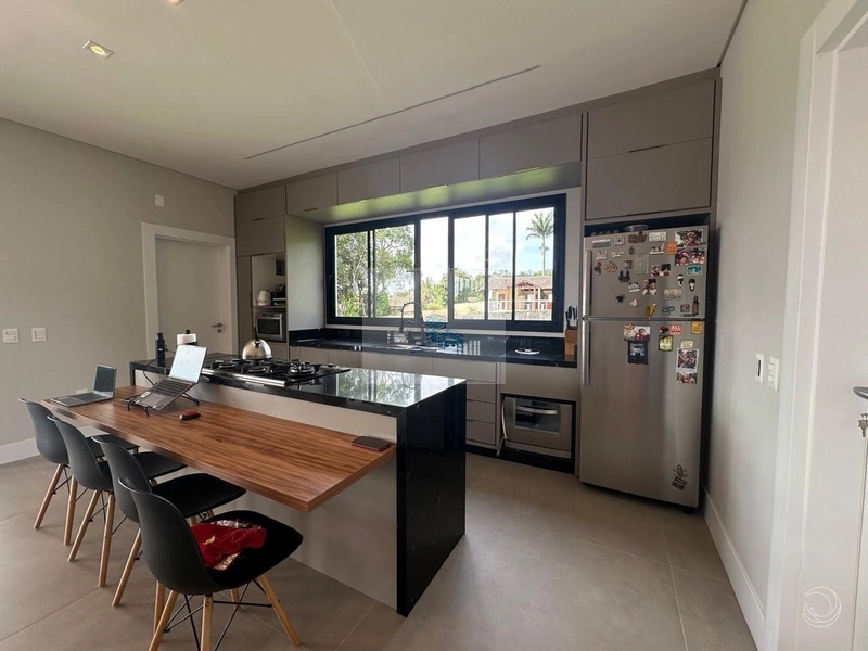 Casa Resdencial de 332m² com4 quartos em Cacupé: 10ª foto da galeria de imagens do imóvel