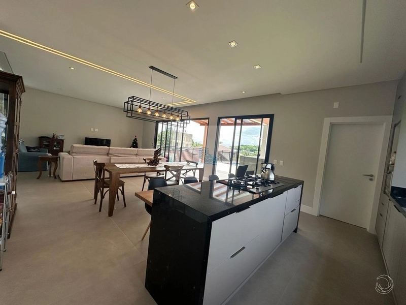 Casa Resdencial de 332m² com4 quartos em Cacupé: 9ª foto da galeria de imagens do imóvel