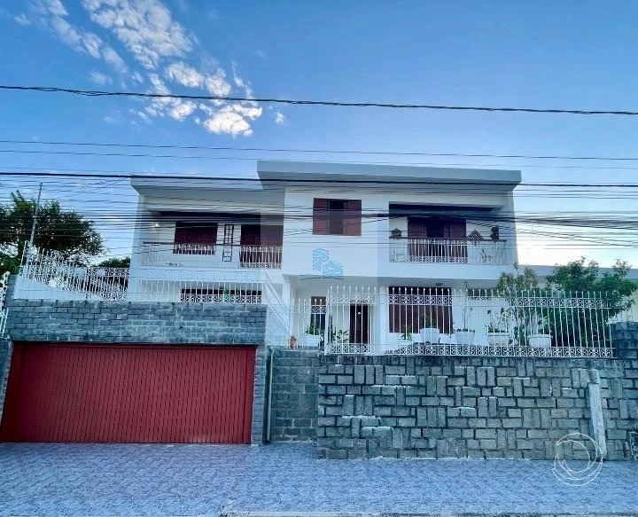 Casa com 4 quartos no bairro Coqueiros, Florianópolis.: 2ª foto da galeria de imagens do imóvel