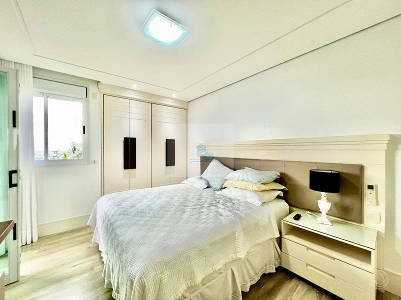 Apartamento com 3 suítes em Coqueiros: 21ª foto da galeria de imagens do imóvel