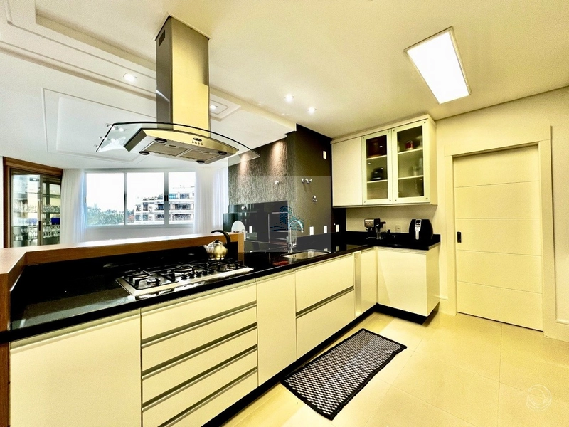 Apartamento com 3 suítes em Coqueiros: 16ª foto da galeria de imagens do imóvel