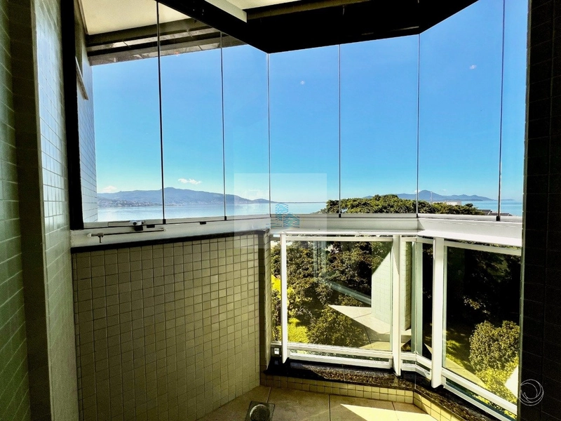 Apartamento com 3 suítes em Coqueiros: 24ª foto da galeria de imagens do imóvel