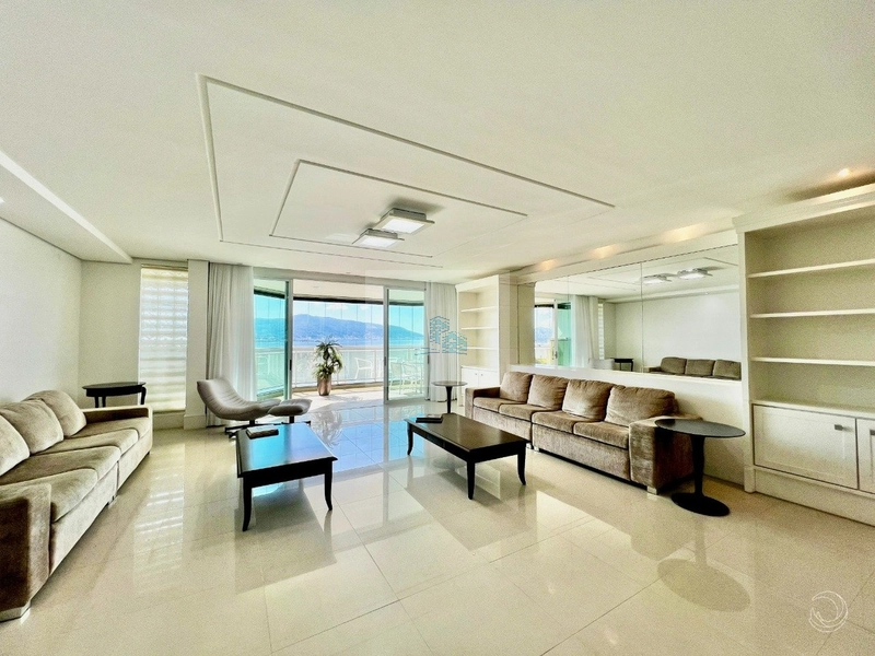 Apartamento com 3 suítes em Coqueiros: 7ª foto da galeria de imagens do imóvel