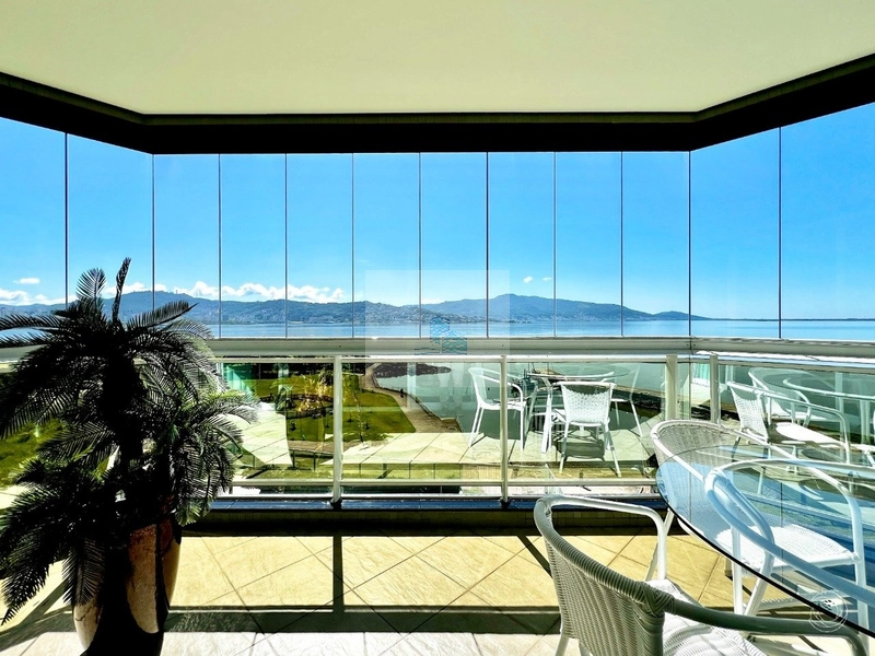 Apartamento com 3 suítes em Coqueiros: 2ª foto da galeria de imagens do imóvel
